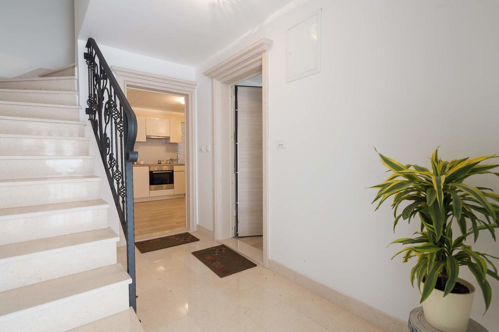 Phoenix Studio Apartment Split Exterior photo